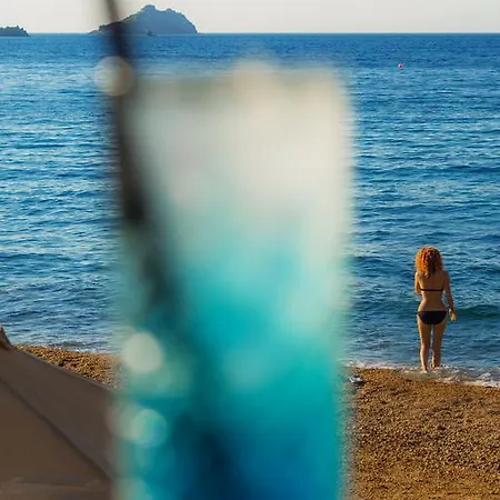 Hotel La Brezza Beach & *